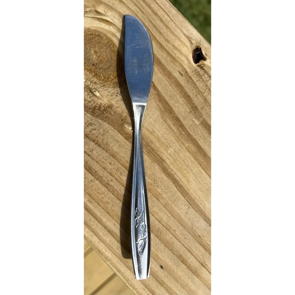 Oneida Stainless Simeon L & George H Rogers Co. MAYBROOK Rose Butter Knife